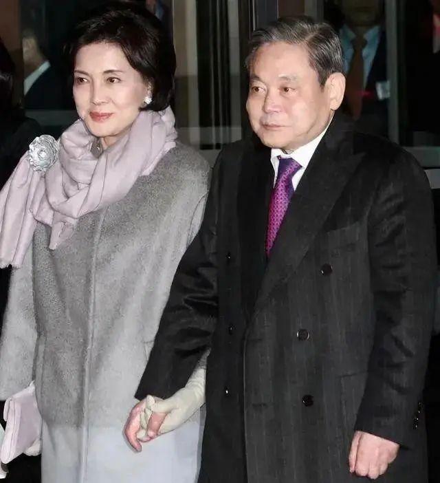 李尹馨|出生就拥有上亿资产，却在26岁为情自杀，三星小公主李尹馨值得吗？