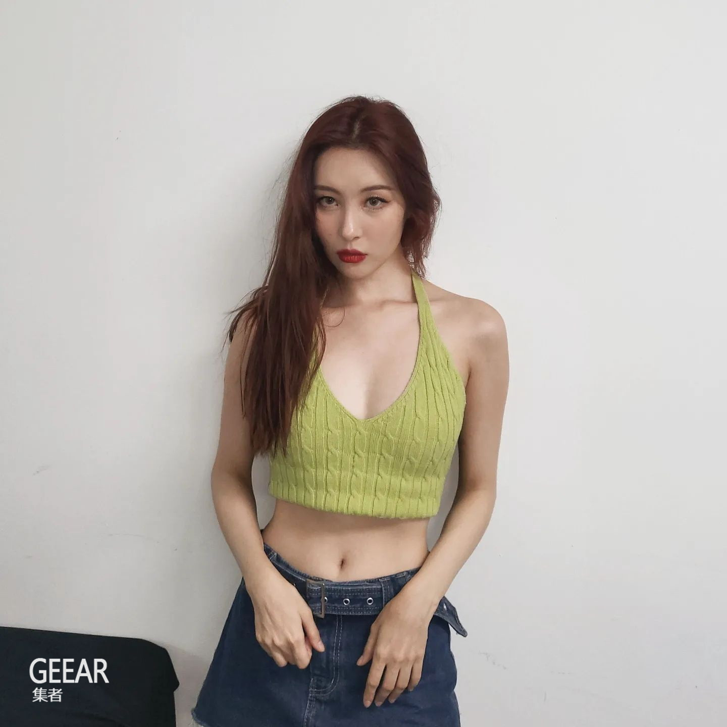 润唇膏 这10位穿低腰裤最美的韩国女星！她们都有哪些共同点?