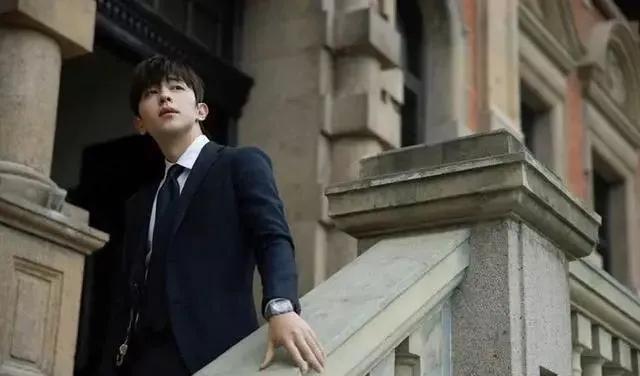 陈伟霆|邓伦,泓姗吴希泽姐弟恋?龚俊转型?赵露思近况?宋祖儿被看好?