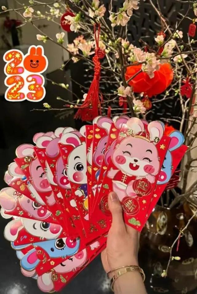 韦唯|60岁韦唯本命年穿红衣!携子美国过年心情好,已走出前夫过世阴霾