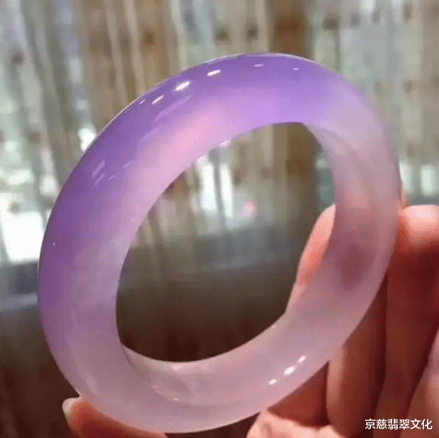 翡翠|谁看谁放下的原石,竟被小姑娘2万拿下,成品出来后直接当了嫁妆