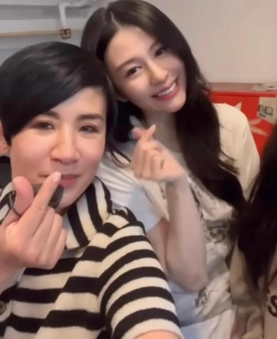 邱淑贞|邱淑贞三位千金罕见同框,三姐妹颜值皆出众,12岁沈晨也很像妈妈