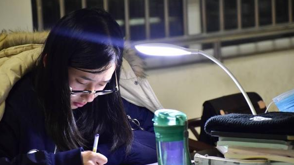 |大专生逆袭上北大后，述说自己所有的“辛酸”，网友却是一片骂声