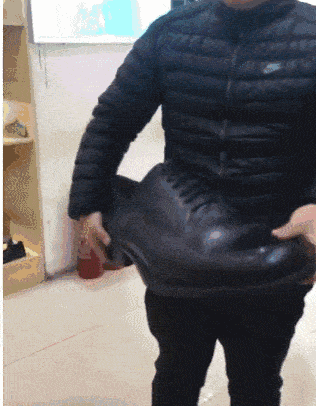 乐嘉|47岁乐嘉晒近况，顶烈日跳绳皮肤黑到发亮，一身腱子肉似十八铜人