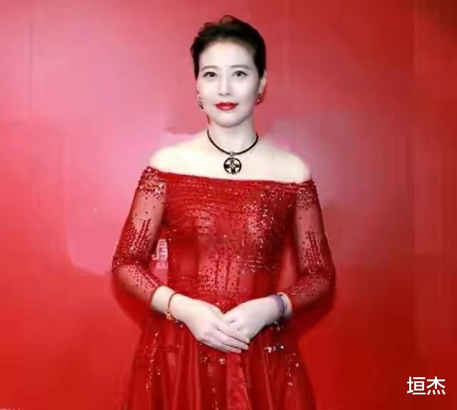 许晴|别再嘲被身材拖累的美人了！这10位告诉你，珠圆玉润也能风情万种