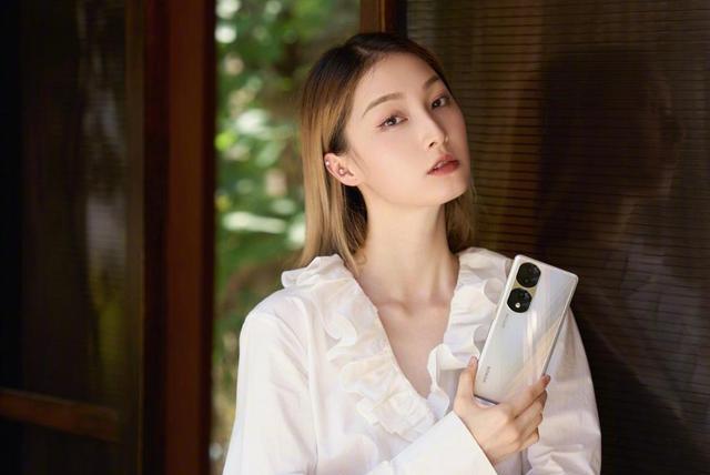 华为荣耀|华为“亲儿子”翻身了！荣耀重回国内第一，这三款机型销量极佳