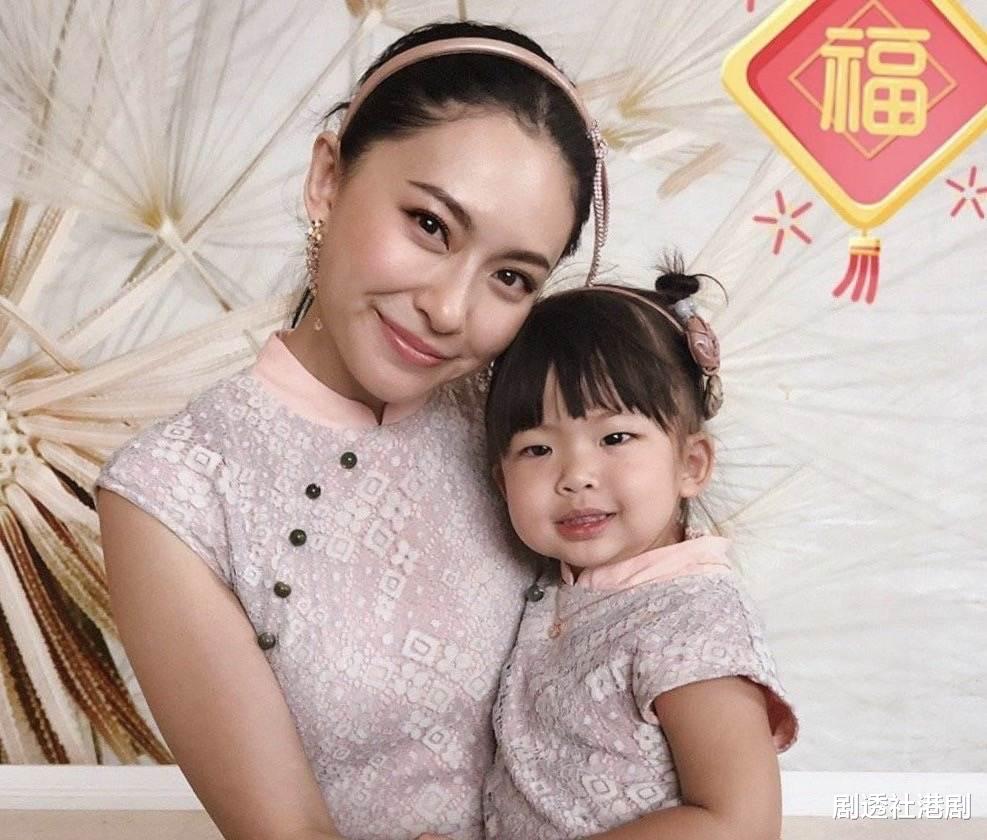 张柏芝|担心！香港著名女星到欧洲旅行确诊新冠，嫁大19岁新加坡富商生活幸福