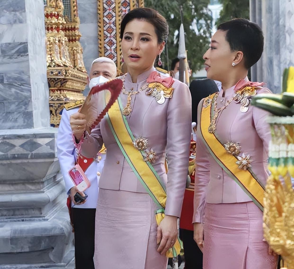 西拉米|西拉米“一家三口”相框出镜，幸福合影好甜蜜，意指储妃或将回归