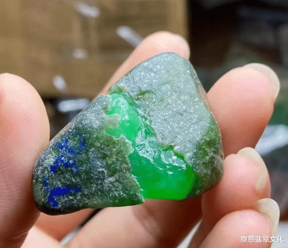 翡翠|8999拿下块木那料，切开以为裂纹毁了所有，不曾想成品竟让人刮目相看