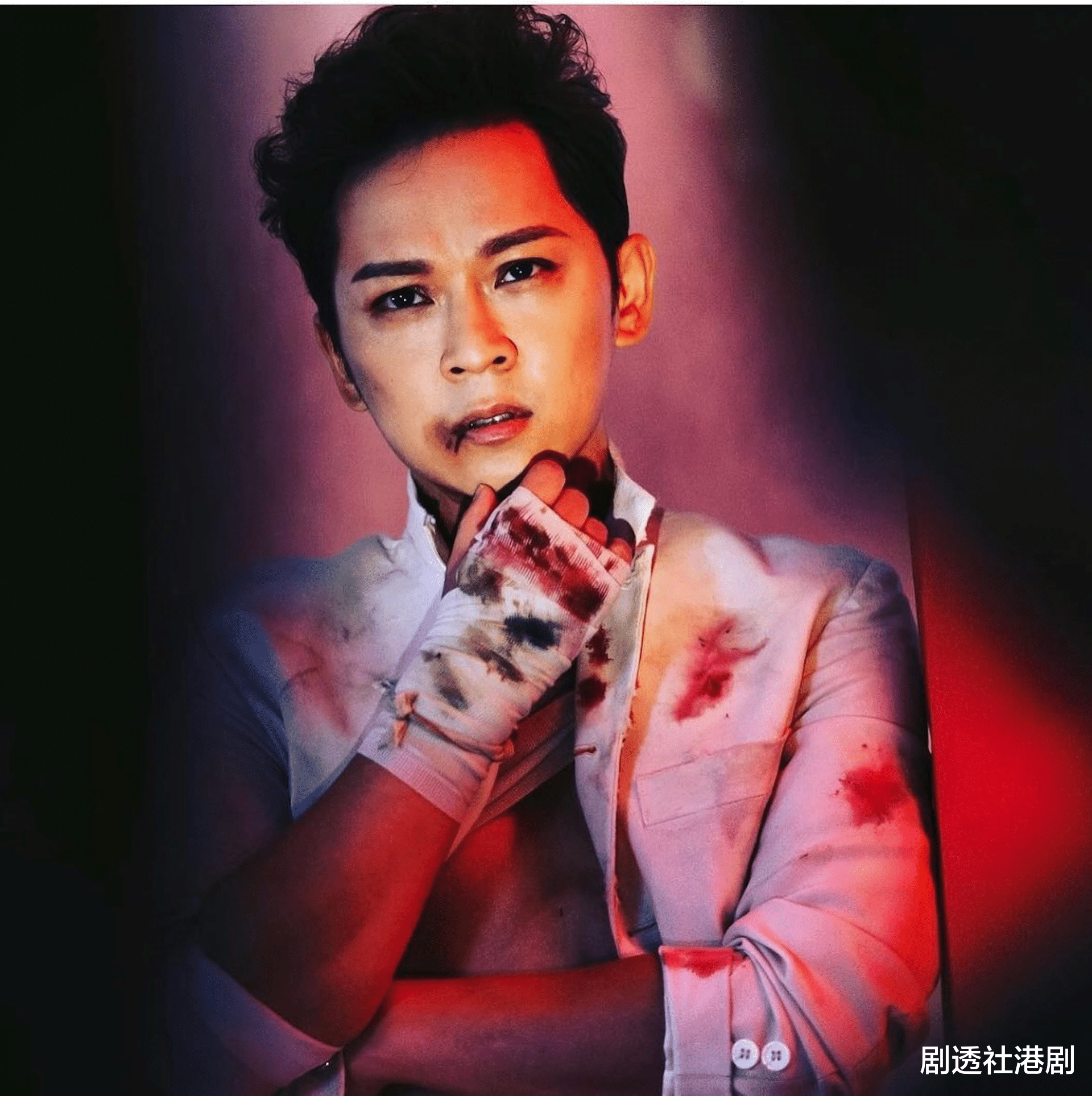 TVB|大有来头！TVB绿叶演活潦倒中年汉演技大爆发，一晚三剧造型百变