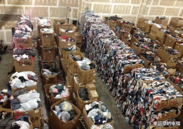中国捐的旧衣服,运到非洲后变成什么样了?看完你还捐吗?
