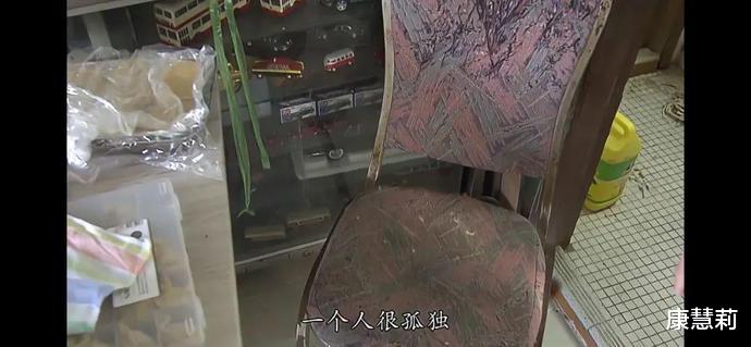 他是“香港投诉狂”,曾把饭店告倒闭,40年后孤苦无依