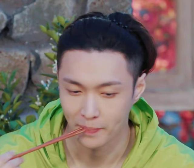 尹正|男星的颜值变化:黄晓明成功去油,王一博颜值下滑,尹正“姨化”