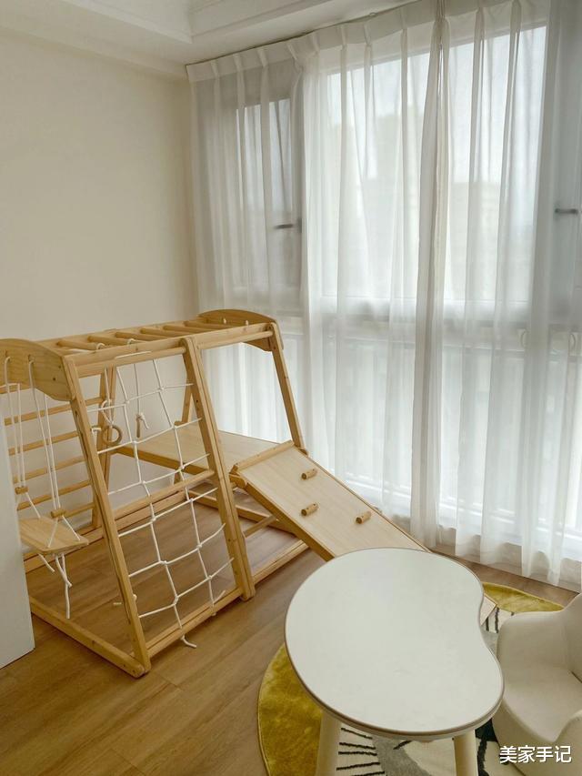 山东夫妇拒绝“过度装修”,把131㎡家装修得堪称教科书,太有品味了