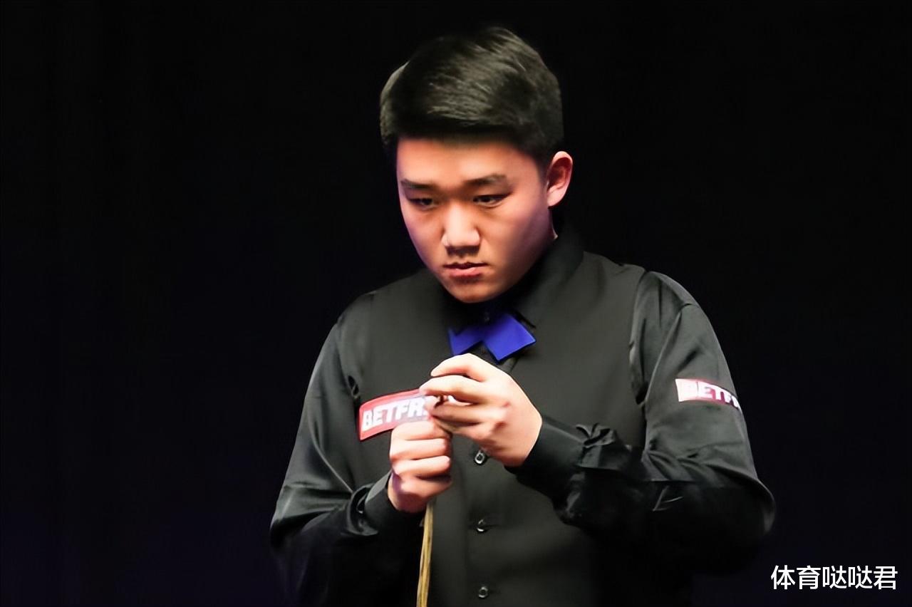 麦克劳德|四强诞生!中国斯诺克两人晋级,20岁新星险胜名将,重返职业赛场