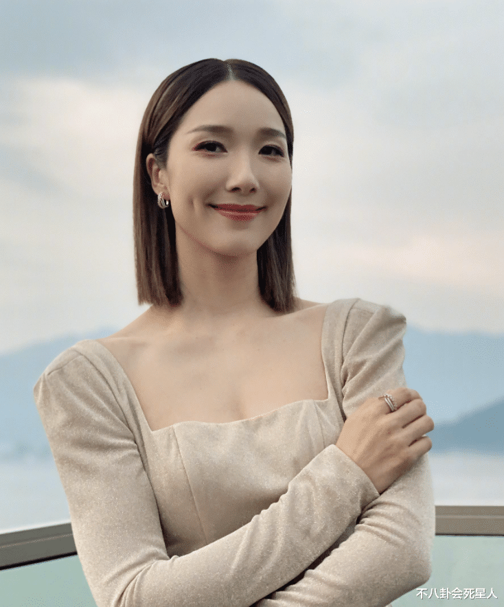 王祖蓝|有才有钱才是王道！4位矮个男星娶长腿美人，相差15厘米仍幸福