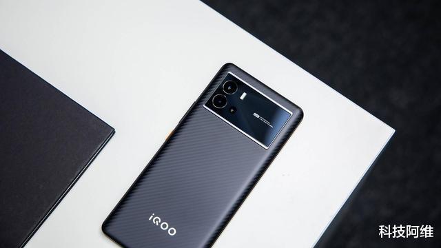 iqoo|发布四个月下跌1000元，12GB+256GB+120W，E5屏旗舰618跌至新低价