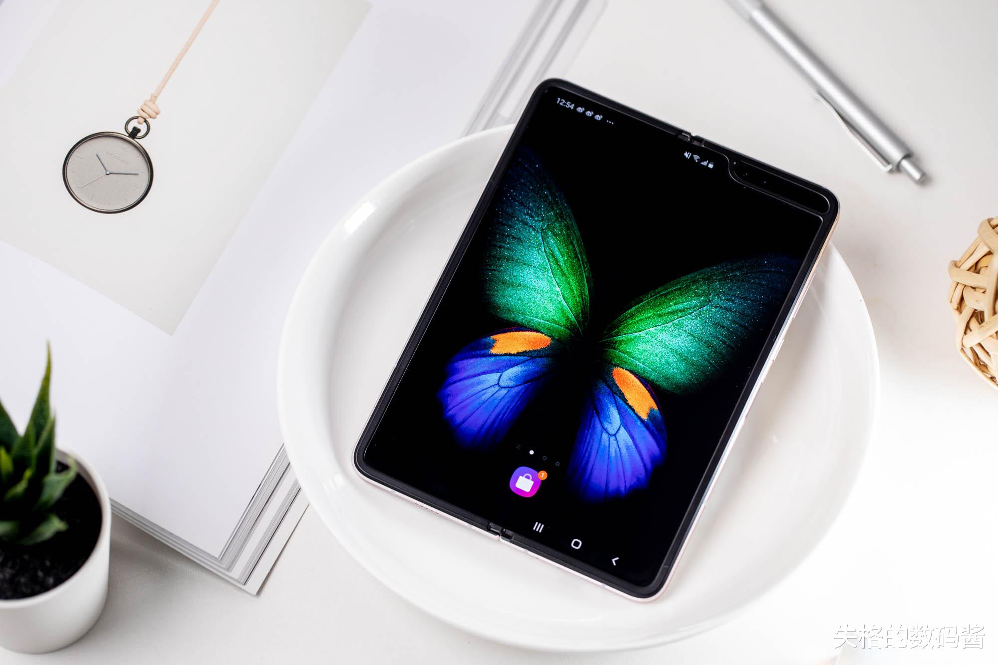 旗舰机|选中端机还是旗舰机？手机店员工告诉你，谁更值得买