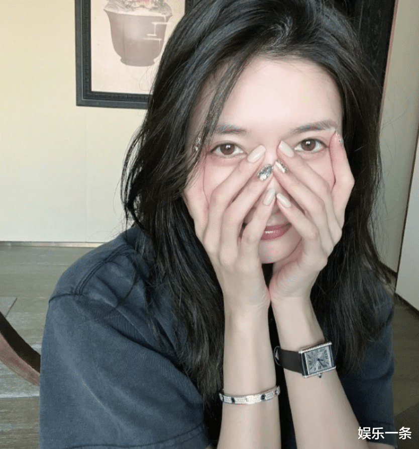 江疏影|江小寒再爆“大瓜”，晒漫画“暗示”太明显，网友：封口费没了