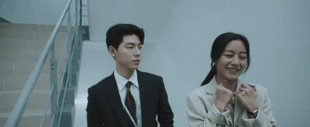 高斯电子公司|《高斯电子公司》简单粗暴的无厘头喜剧,诠释讽刺三星电子