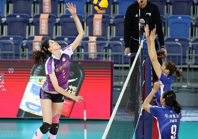 职业装|难以想象，13岁就打女排职业联赛，一对比，李盈莹都是小儿科了