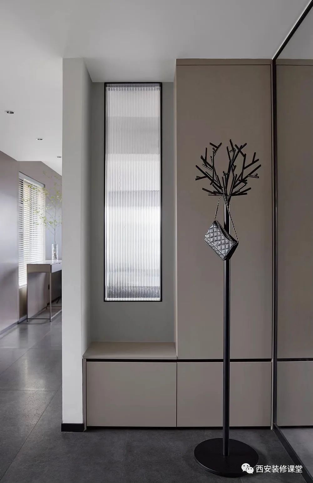 入户玄关保证光线又不遮挡视线?