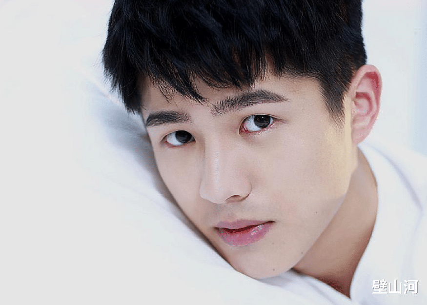 周冬雨|刘昊然,应该是喜欢周冬雨的有趣,还有欣赏她的演技吧