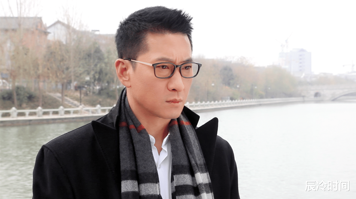 周杰|52岁周杰靠种米身价过亿，出门必戴帽子口罩，隐忍多年才大彻大悟