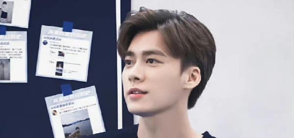 李易峰|李易峰看三级电影照片被曝光,知情人称其不止嫖娼还选妃