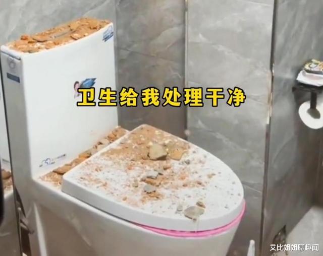 楼上住户装修房子,不小心把楼板凿穿,楼下业主索赔遭拒