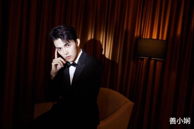 武当一剑|和张雨绮分手后，李柄熹重操旧业拉小提琴，年轻人果然不能走捷径