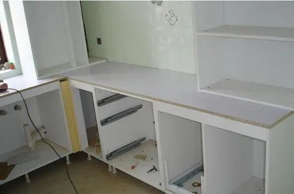 厨房先装橱柜还是先贴砖?头一次装修搞不懂,太多人装反了