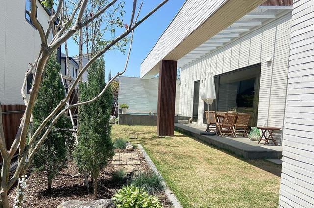 198的独栋别墅，全屋装修舒适清爽，只住一人一狗，让人羡慕不已