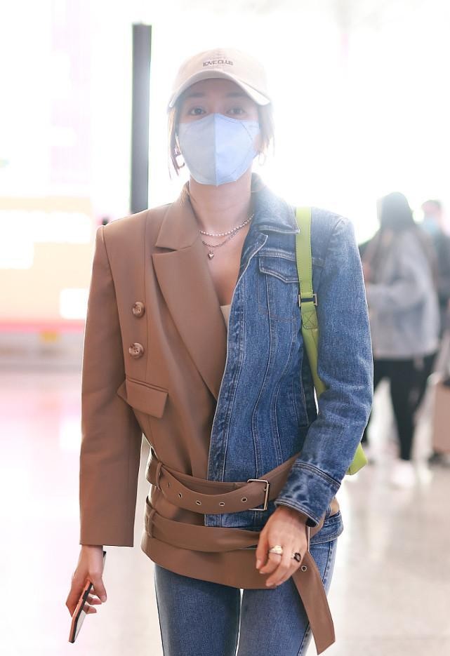 秦岚|秦岚私下里的衣品这么好，西装还穿拼接的，两边风格不同但超时髦