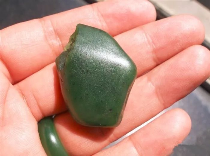 和田玉籽料|玩“残玉”，你胆子真大！