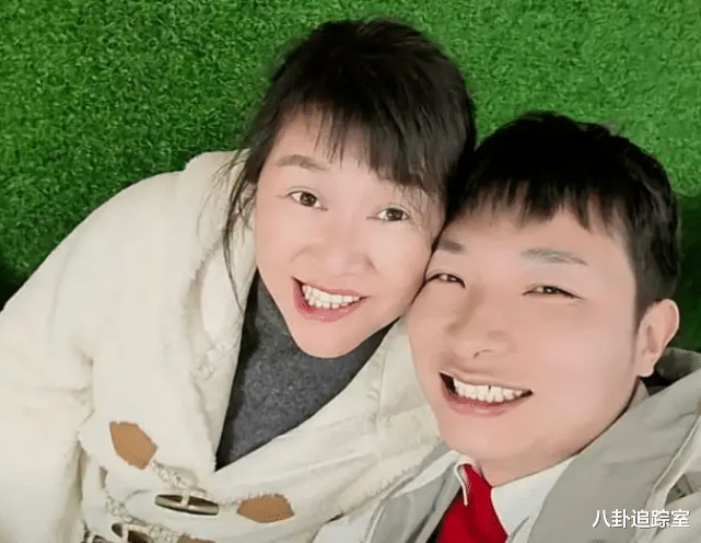 余秀华|丑态百出!余秀华醉酒直播,满脸通红疑似酒精过敏,网友:被甩了