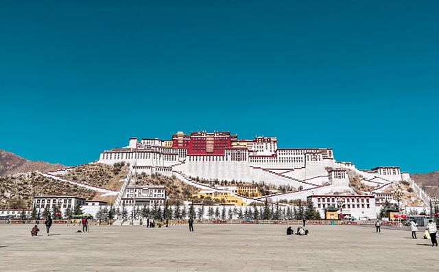 西藏|西藏一座宫堡式建筑群，最初是为了公主而建，如今成为热门打卡地