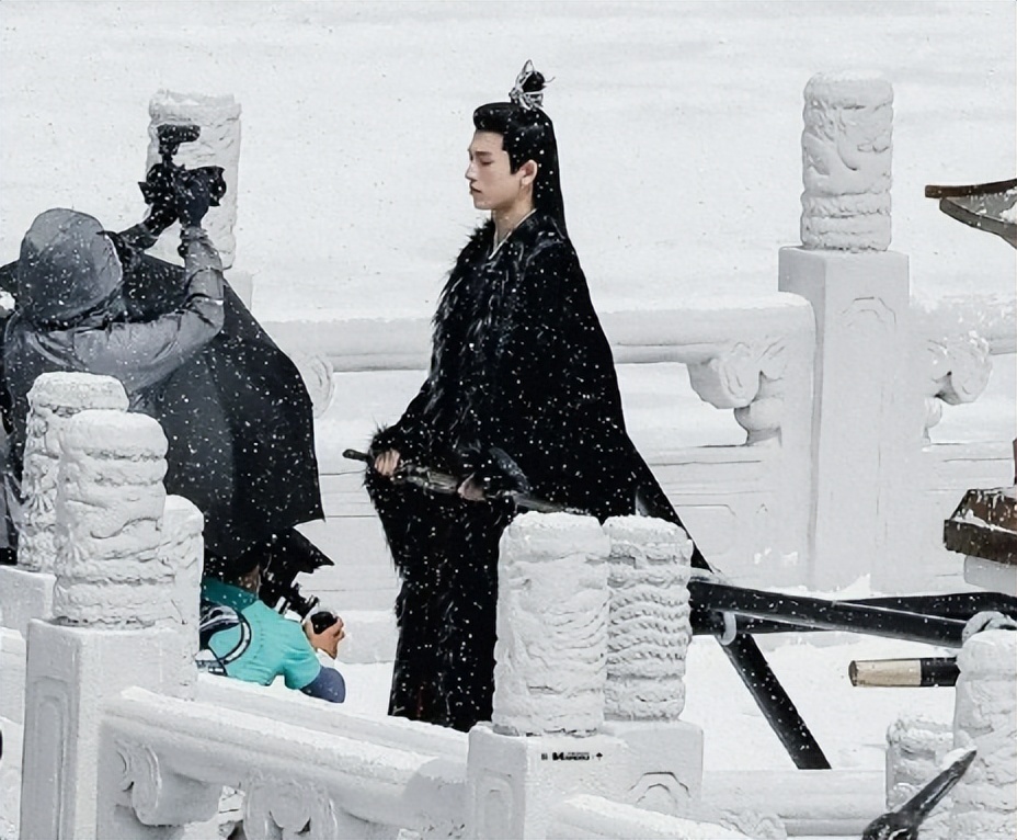 宁安如梦|白鹿《宁安如梦》男装好飒!谢危毛领路透反差大,女二颜值惊艳!