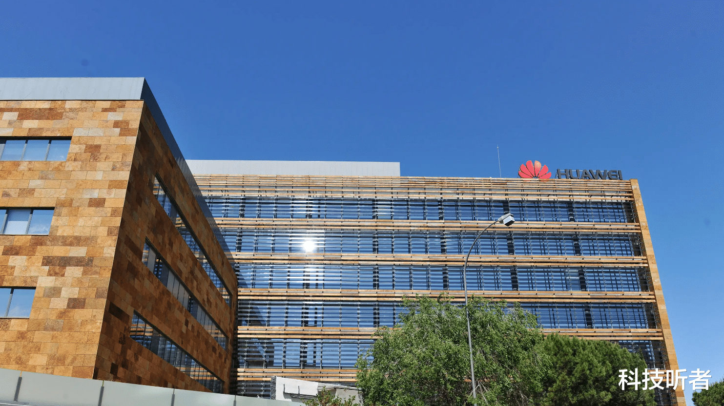 soul app|华为手机在俄销量暴增300%,龙芯蓄势待发,英特尔AMD开始慌了