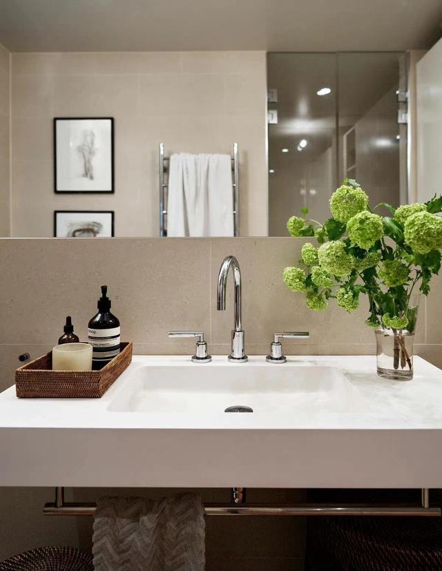 60㎡住宅，装饰画无所不在，那叫一个有艺术气质，看完想买画装饰