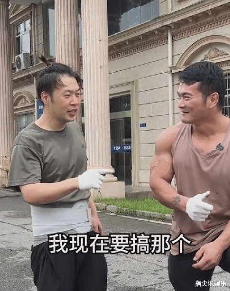 杜海涛 沈梦辰带家人聚餐被拍，肚子微微凸起，杜海涛减肥成功颜值被赞