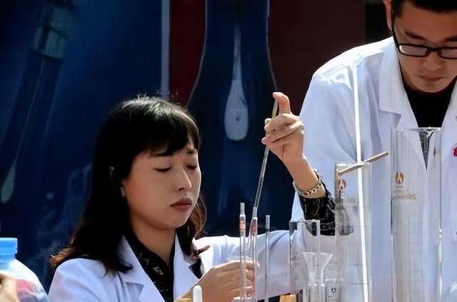 衰老|为什么都说勾兑酒不能喝？专家：分情况不能一概而论，搞懂了再喝