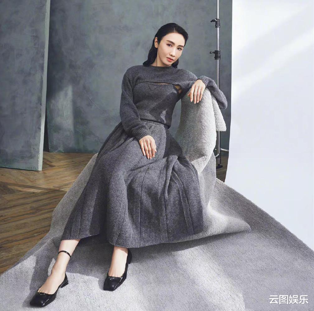 陈法拉|黎姿携陈法拉登杂志封面！同穿短裤大秀长腿，差11岁美得不分上下