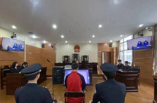 15岁学生被15人霸凌，用刀刺伤3人被判无罪，可未来又该何去何从
