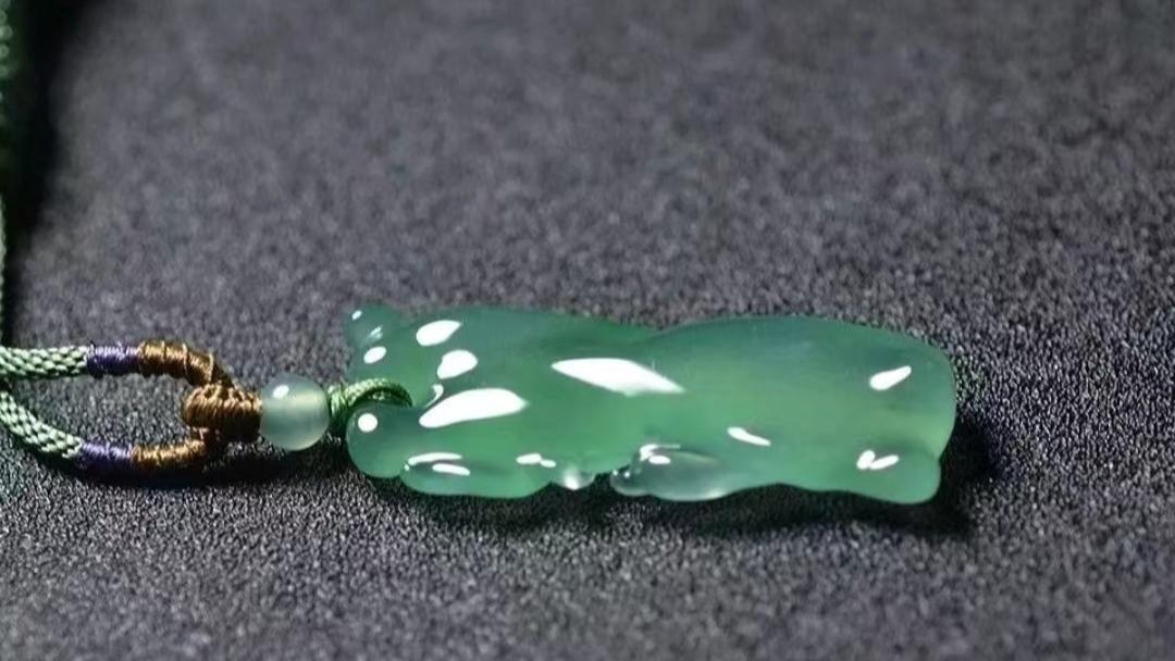 翡翠|极简主义的翡翠，美得不可方物