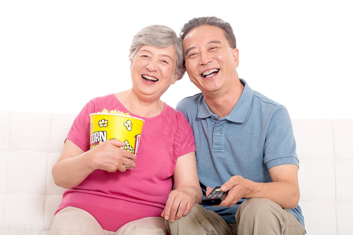 一些只有五六十岁的老人为何也雇保姆?62岁的吴大爷:被逼的