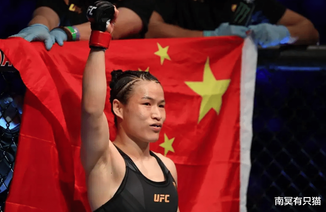 张伟丽|“现代孙二娘”胡闹闹:最性感乡村健身女神,铁桶洗头吸粉300万