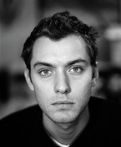 裘德·洛|花花公子裘德洛:一生风流,48岁老来得子,女儿遗传了他的高颜值