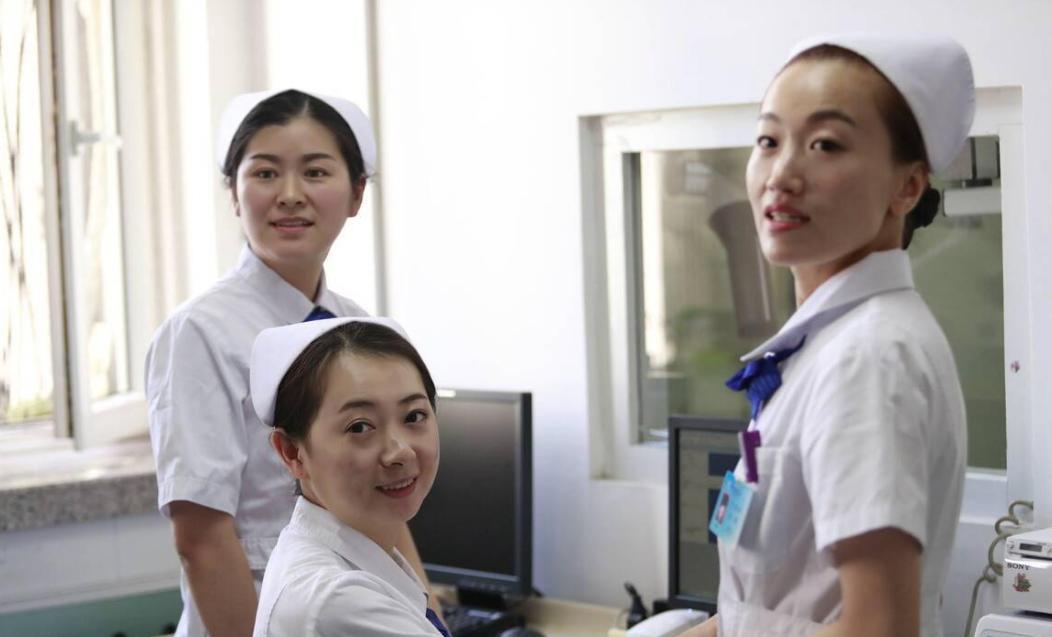 护士|“女护士就不配问工时吗?”从医院离职,找工作反被小诊所“怼”