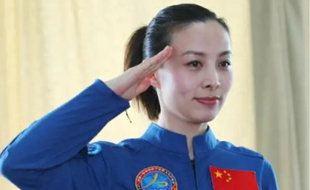 王亚平上天回来后,36岁高龄生下一个女儿,拥有四项优待